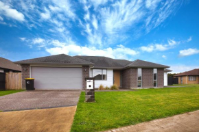 Cambridge Sunshine 5 Bedrooms House